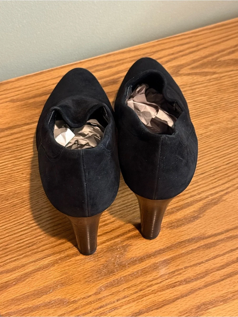 Aquatalia Vera Gomma Rosette Heel Black Suede Womens Size 9